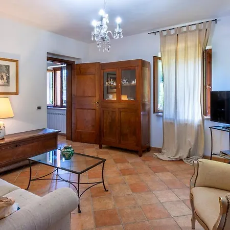 Villa Banci 8, Emma