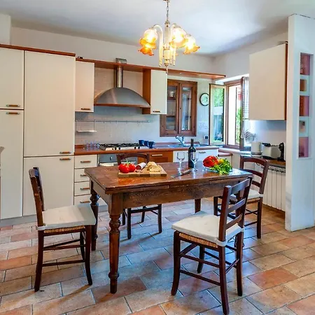 Banci 8, Emma فيلة