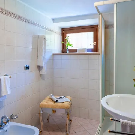 Banci 8, Emma فيلة أوربينو